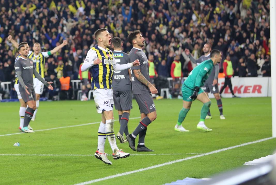 Fenerbahçe Fatih Karagümrük maçından çok özel fotoğraflar: Geri dönüş coşkusu tribünlere böyle yansıdı 59